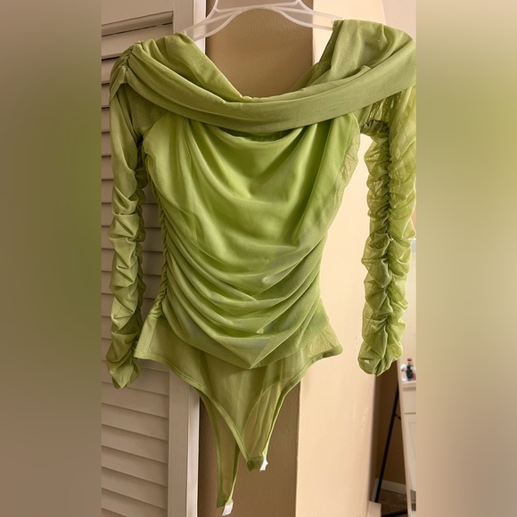 Off Shoulder Ruched Bodysuit - Picture 3 of 4